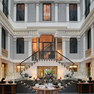 https://h10-urquinaona-plaza.topbarcelonahotels.com